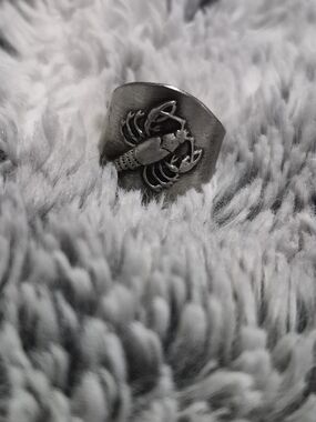 Silver tone lobster ring with lobster clasp